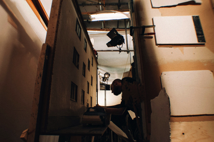 Ulf Jonsson painting a Trompe-l’œil